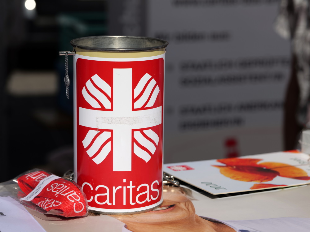 Spendendose der Caritas