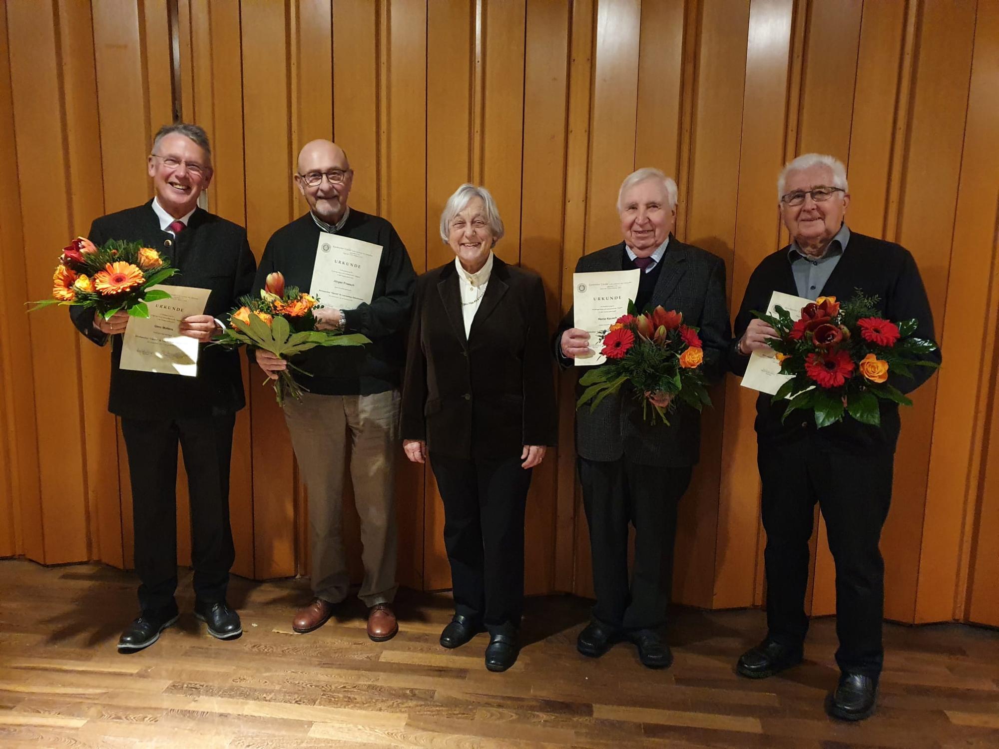 Geehrte Chormitglieder beim Cäcilienfest 2021 (c) St. Borkenfeld-Müllers
