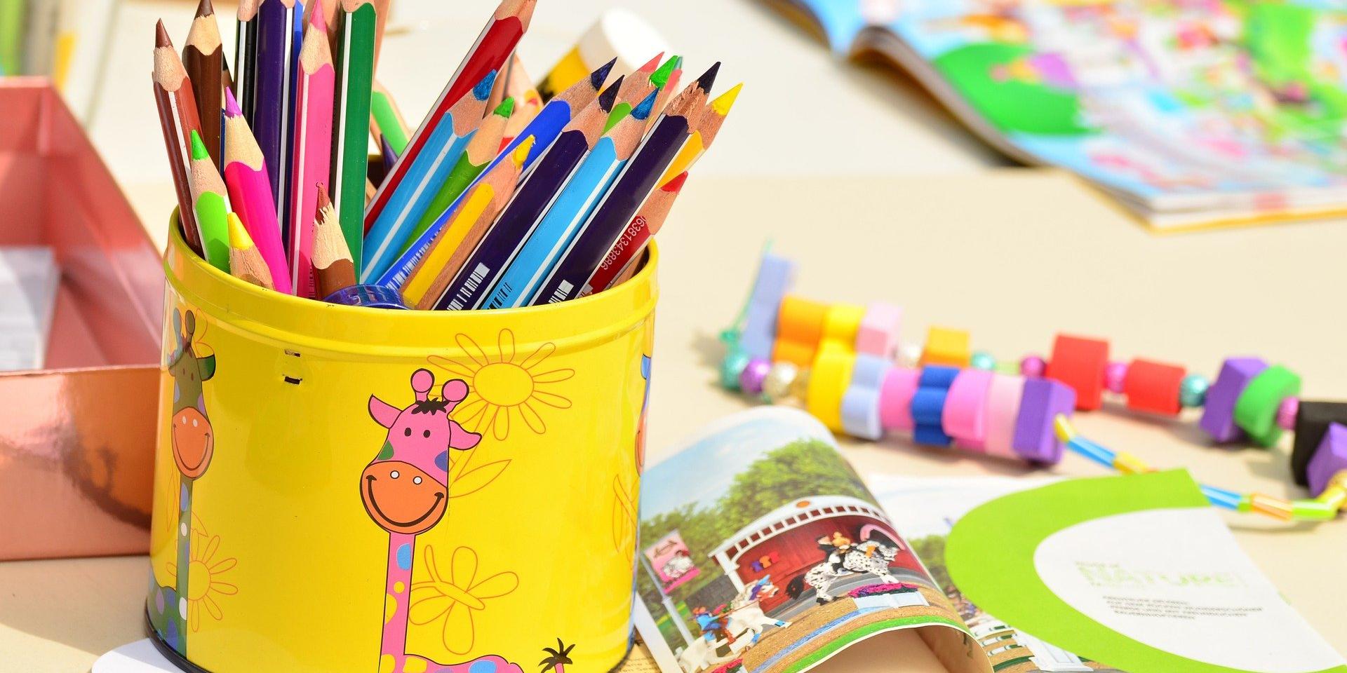 Buntstifte im Kindergarten (c) pixabay.com