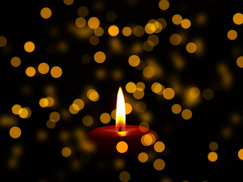 Advent, Advent, ein Lichtlein brennt … (c) pixabay.com